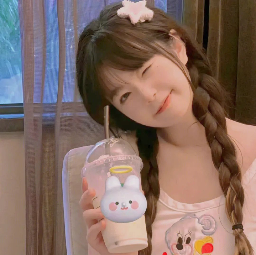 冰属性男子与酷酷女同事